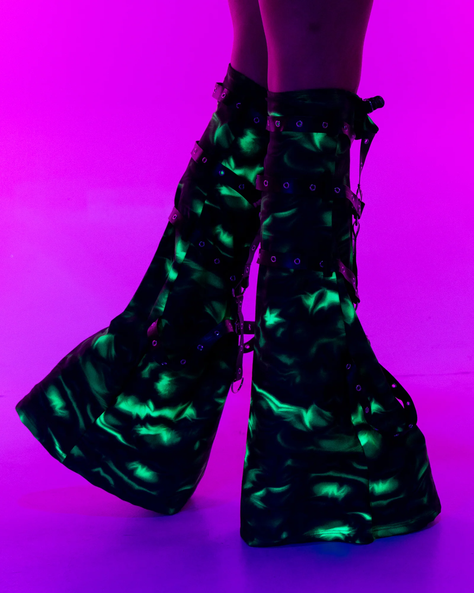 Hypno Haze Unisex Strap Leg Warmers - Image 6