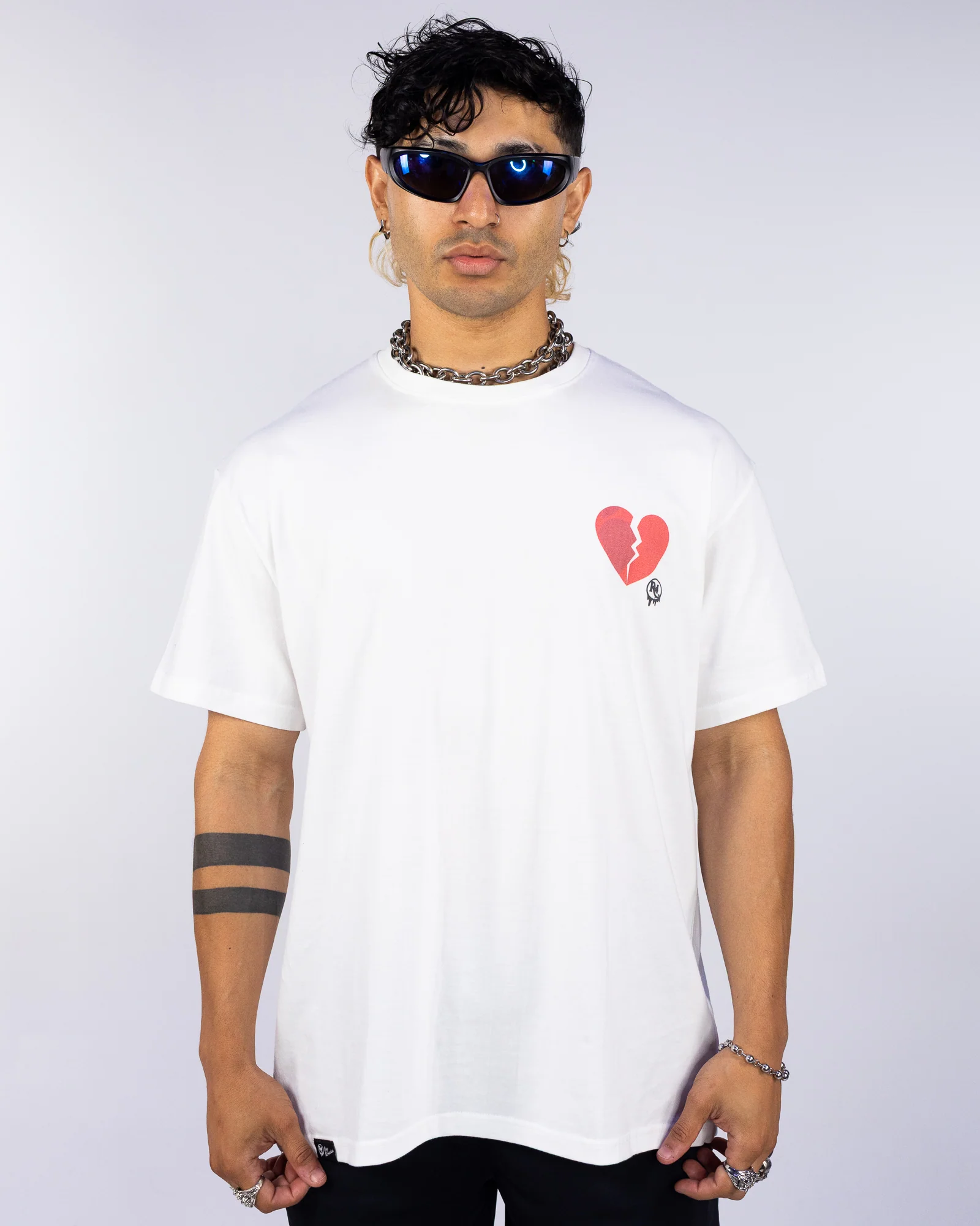 Queen Of Broken Hearts Men's White Graphic T-Shirt - Image 2